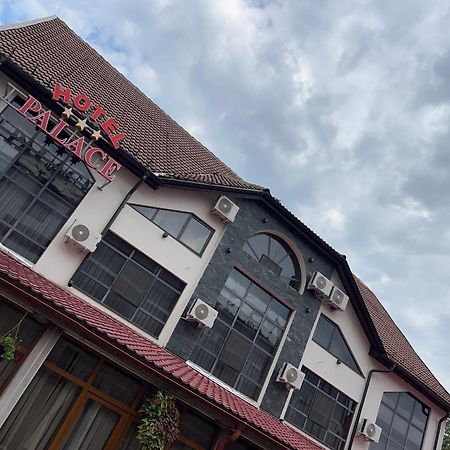 Hotel Palace Târgu Jiu Exteriör bild