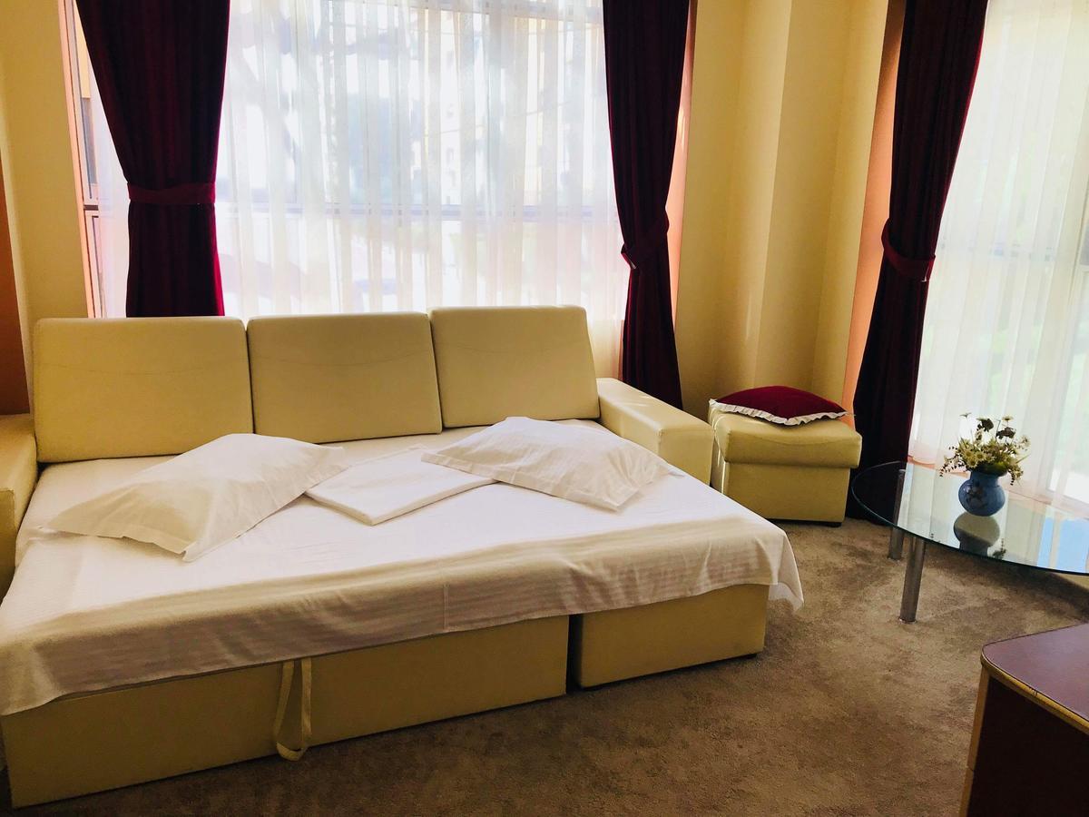 Hotel Palace Târgu Jiu Exteriör bild